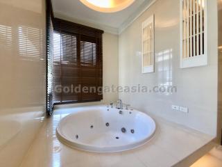 4-Bedrooms Single Modern House with pool in secure compound - Sathorn