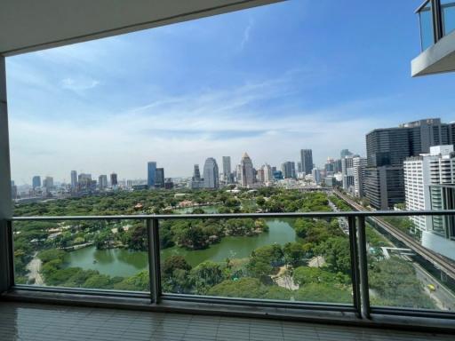 185 Rajdamri 3 bedroom condo for rent