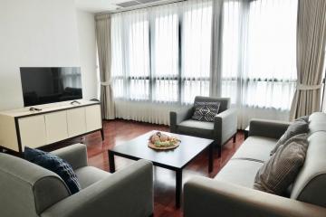 Spacious and Modern Living Room with Natural Light