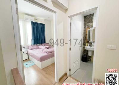 Cozy bedroom with en-suite bathroom view