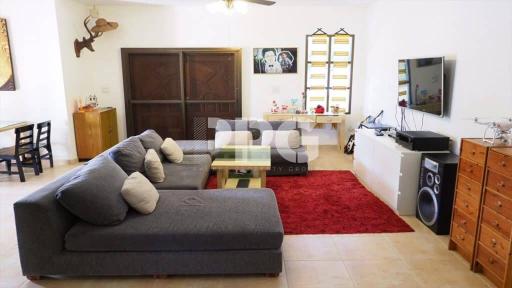 SPACIOUS 7-BEDROOM VILLA IN KATHU