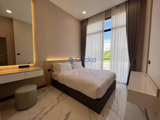 4 Bedrooms House in Villa La Richie North Pattaya H011326