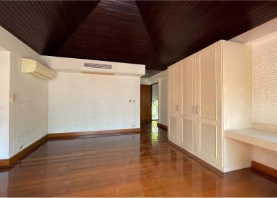 Exceptional 6-Bedroom Thai House with Private Pool in Sukhumvit 26 - For Rent - 920071001-12502