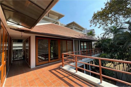 Spacious Single House for Rent: Prime Location Near BTS Phrom Phong