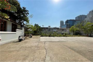 Spacious Single House for Rent: Prime Location Near BTS Phrom Phong