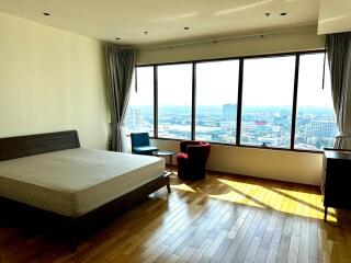 Condo for Rent at The Emporio Place