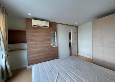 Condo for Rent at Plus 67