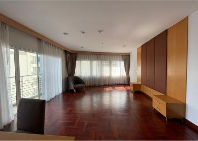 Apartment 3 beds for rent at BTS Prompong