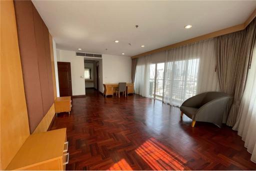 Apartment 3 beds for rent at BTS Prompong