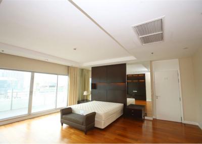 Duplex Room For Rent (BTS Ploenchit)