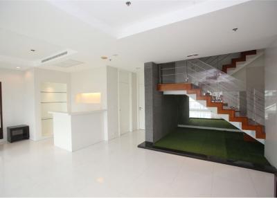 Duplex Room For Rent (BTS Ploenchit)