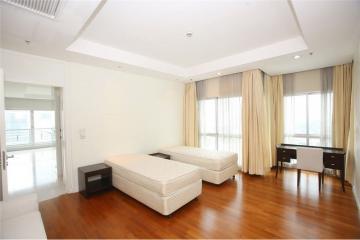 Duplex Room For Rent (BTS Ploenchit)