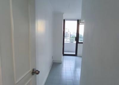 Condo for Rent at Acadamia Grand Tower