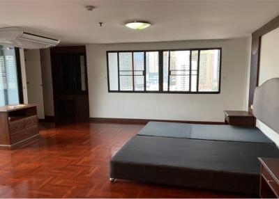 3 bed for rent with big space bear BTS Prompong - 920071001-11809