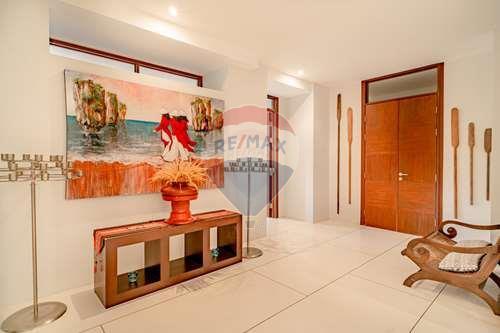 1,050 Sqm., 4 Beds, 5 Baths House listed for ฿ 94,500,000.