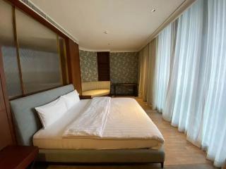 Noble Ploenchit 3 bedroom condo for rent