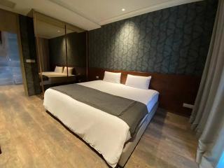 Noble Ploenchit 3 bedroom condo for rent