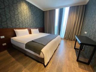 Noble Ploenchit 3 bedroom condo for rent