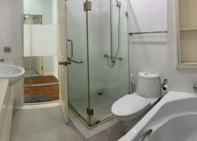 Modern bathroom with separate shower and bathtub