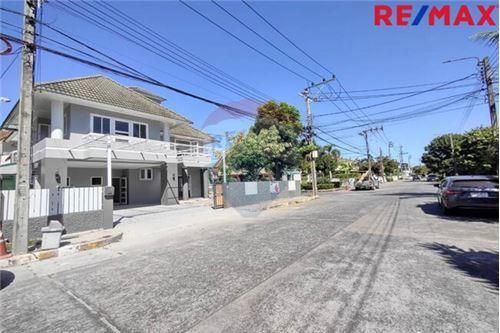 240 Sqm., 3 Beds Townhouse listed for ฿ 5,990,000.