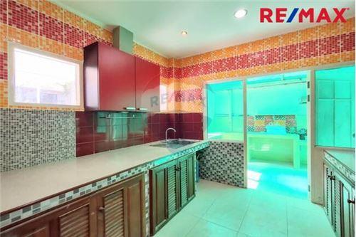 240 Sqm., 3 Beds Townhouse listed for ฿ 5,990,000.