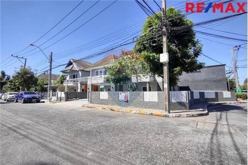 240 Sqm., 3 Beds Townhouse listed for ฿ 5,990,000.