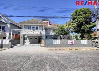 240 Sqm., 3 Beds House listed for ฿ 6,500,000.