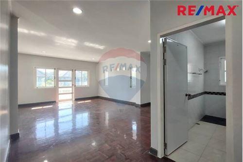 240 Sqm., 3 Beds Townhouse listed for ฿ 5,990,000.