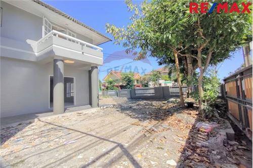 240 Sqm., 3 Beds Townhouse listed for ฿ 5,990,000.