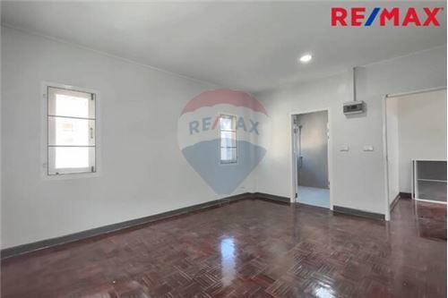 240 Sqm., 3 Beds Townhouse listed for ฿ 5,990,000.