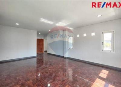 240 Sqm., 3 Beds House listed for ฿ 6,500,000.