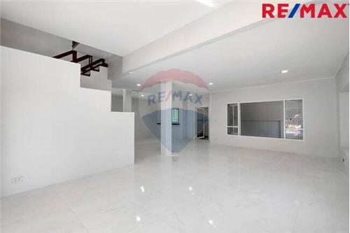 240 Sqm., 3 Beds Townhouse listed for ฿ 5,990,000.