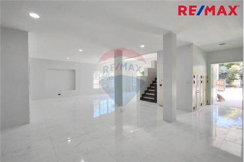 240 Sqm., 3 Beds Townhouse listed for ฿ 5,990,000.