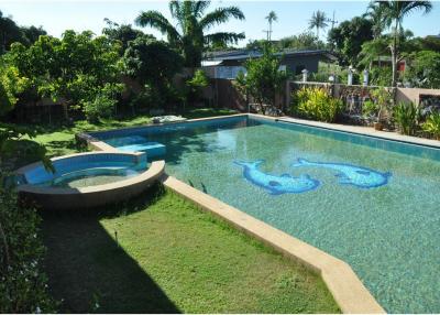 Large  family home with extra large Pool - 920471016-60