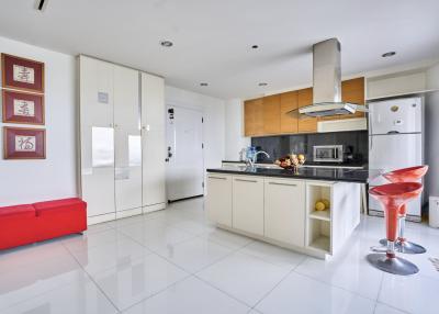 2 bed Condo in State Tower Silom Sub District C020730