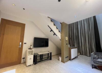 1 bed Duplex in The Emporio Place Khlongtan Sub District D020725