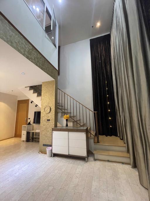 1 bed Duplex in The Emporio Place Khlongtan Sub District D020725