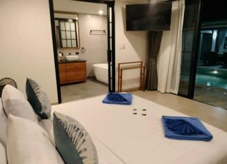Cozy bedroom with modern amenities and en-suite bathroom