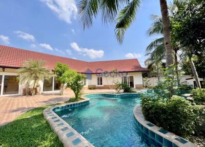 4 Bedrooms House in Nirvana Pool 1 East Pattaya H010288