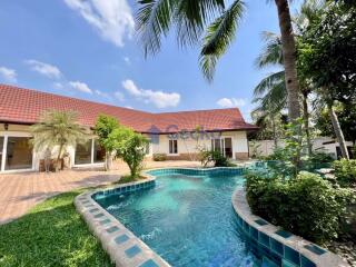 4 Bedrooms House in Nirvana Pool 1 East Pattaya H010288