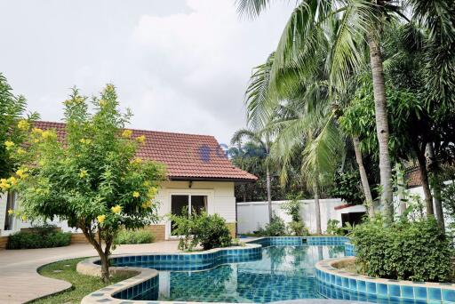 4 Bedrooms House in Nirvana Pool 1 East Pattaya H010288