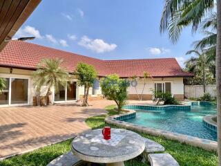 4 Bedrooms House in Nirvana Pool 1 East Pattaya H010288