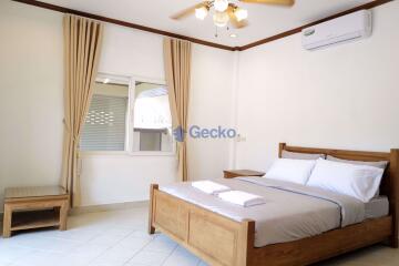 4 Bedrooms House in Nirvana Pool 1 East Pattaya H010288