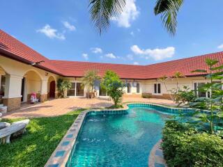 4 Bedrooms House in Nirvana Pool 1 East Pattaya H010288