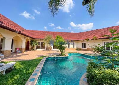 4 Bedrooms House in Nirvana Pool 1 East Pattaya H010288