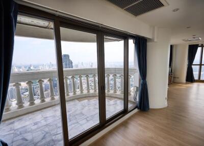 Condo for Rent, Sale at Nusa State Tower Condominium
