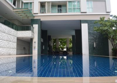 Studio apartment for sale within easy reach of BTS Chidlom