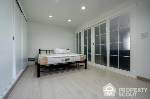 2-BR Condo at Saranjai Mansion Condominium near BTS Nana