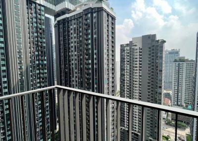 2-BR Condo at Life Asoke Hype near ARL Makkasan