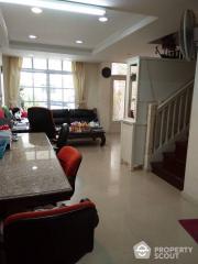 4-BR Townhouse in Chong Nonsi